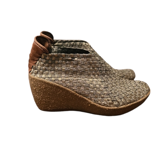 Bernie Mev Women's  Memory Foam Insoles Bronze Wedge Pump Shoes Size 38-7M - Picture 7 of 10